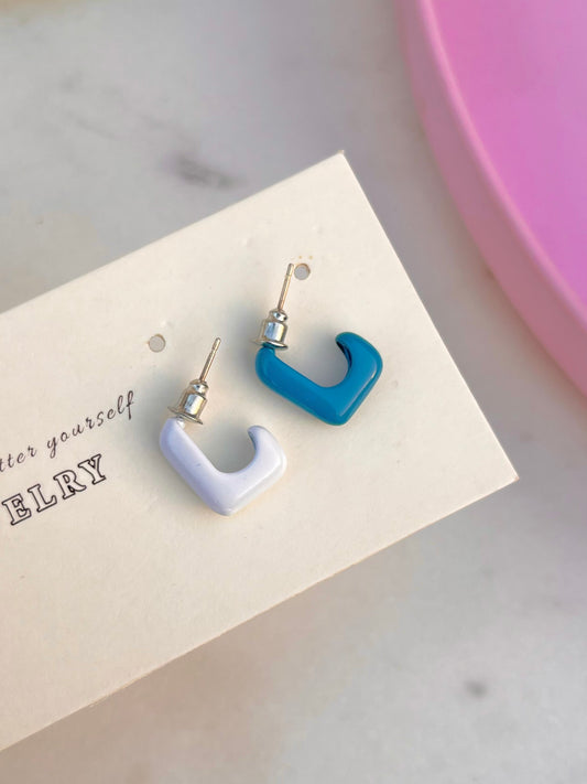 Mismatch Hoop Earrings- white & blue