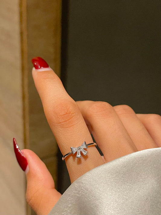 Minimal Bow ring- silver