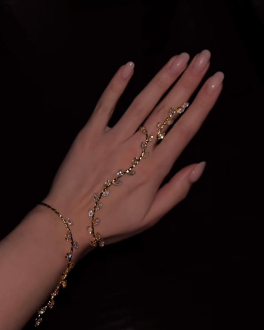 Glimmer Veil Hand Jewelry (golden)