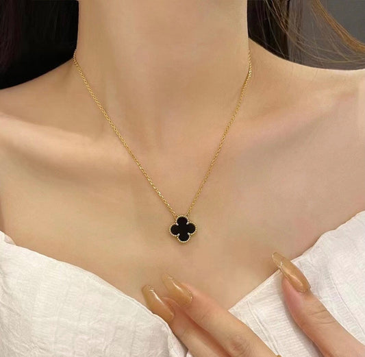 Clo-ver Season Necklace- black