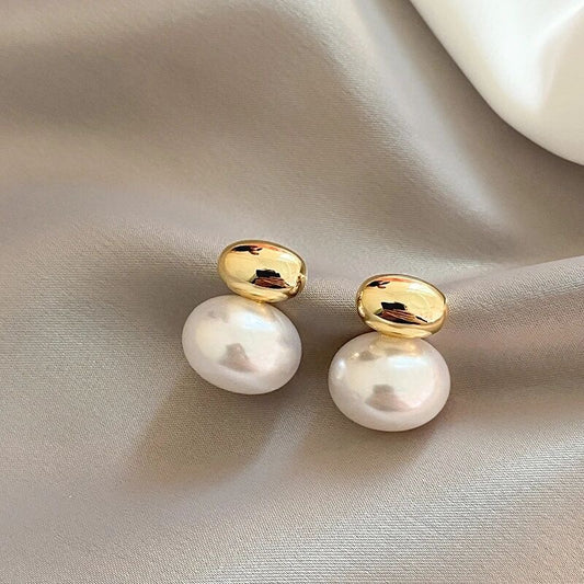 The Staple Pearl Earrings