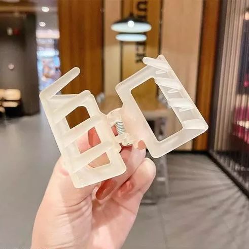 Icy Rectangular Claw Clutchers with Matte Finish