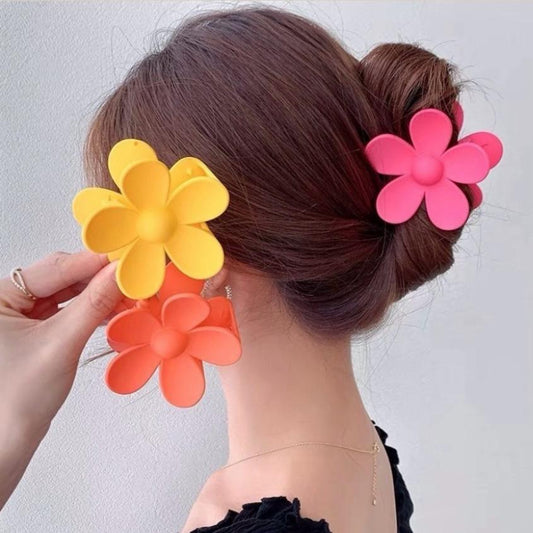 Pinteresty Flower Claw Clutchers- medium