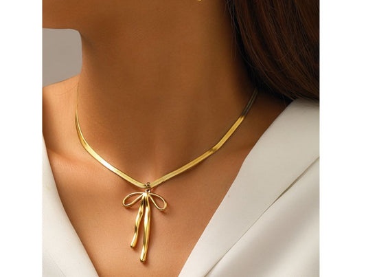 Coquetting Gold Necklace