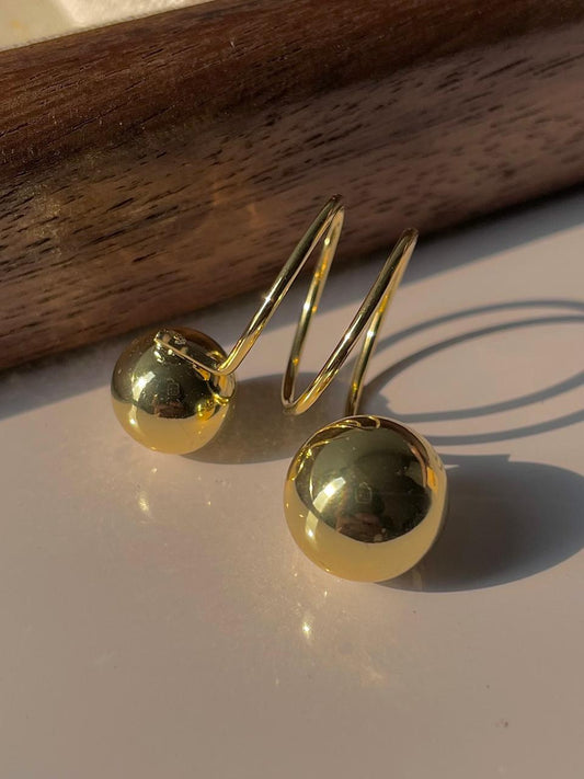 She’s iconic! Statement Ring