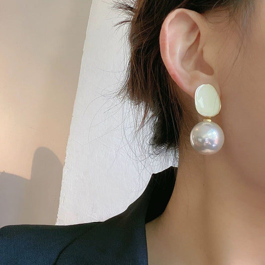 Contours of Pearl Earrings
