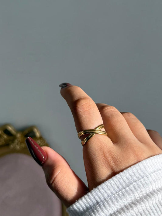 Léa Overlapped Ring