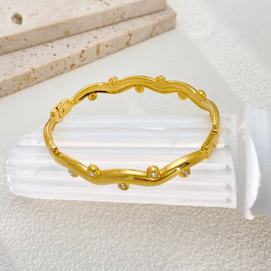 Wavy Amber Studded Bracelet