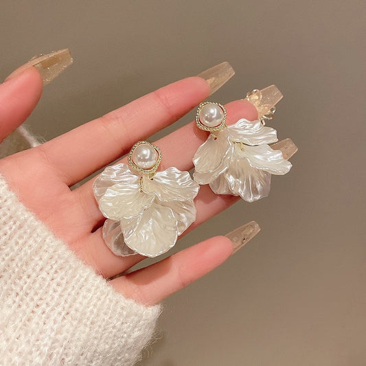 Ferns n Pearls Classy Earrings