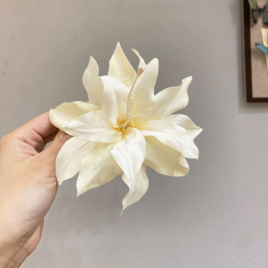 Vintage Lily Hair Clip