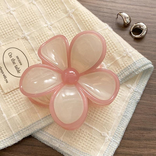 Pinterest dream! Contrasting Flower Claw Clip