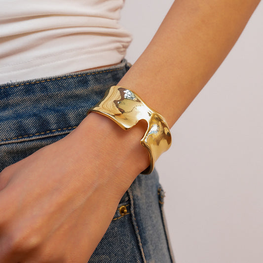 Alexa Curved Metal Handcuff