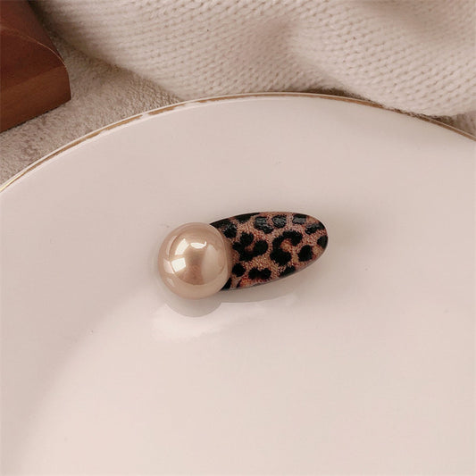 Cheetah Charm Pearl Hair Clip