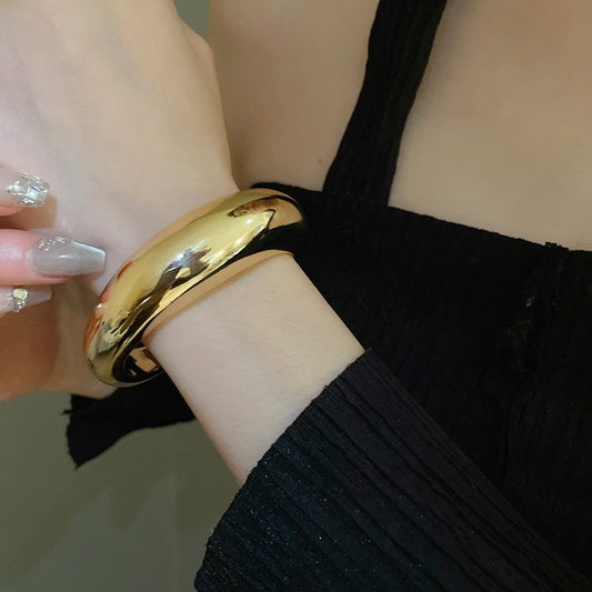 Main Character Golden Handcuff