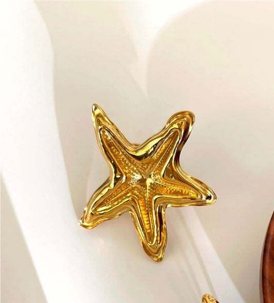 Shore-struck Statement Starfish Ring