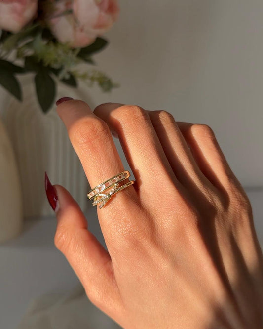 Laurel Twisted Knot Ring