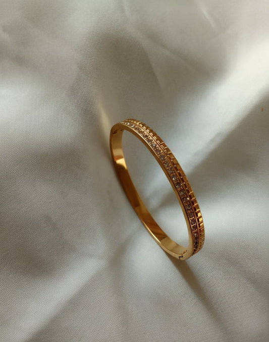 Classy n composed! Bracelet