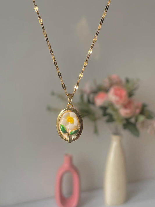 Poised Posy Necklace