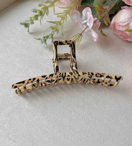 Latte Leopard Claw Clip