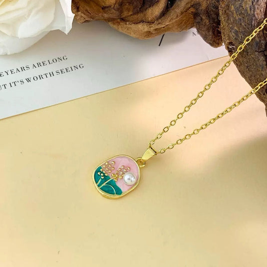 La vie en rose Vintage Necklace