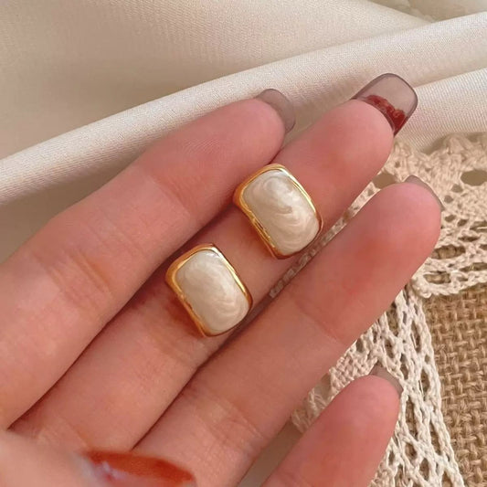 Minimal Drama Earring