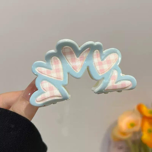 She’s in love! Claw Clip
