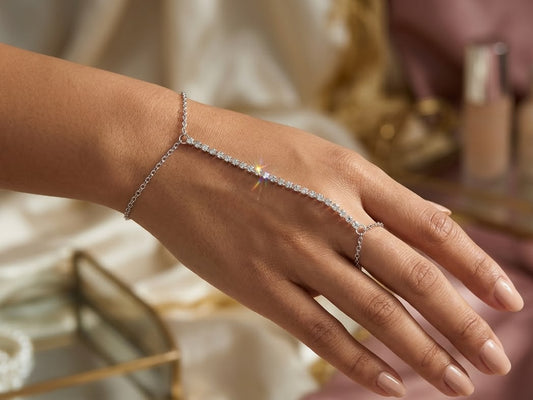 All eyes on you! Hand Jewellery