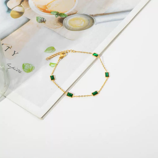Emerald Lustre Elegant Bracelet