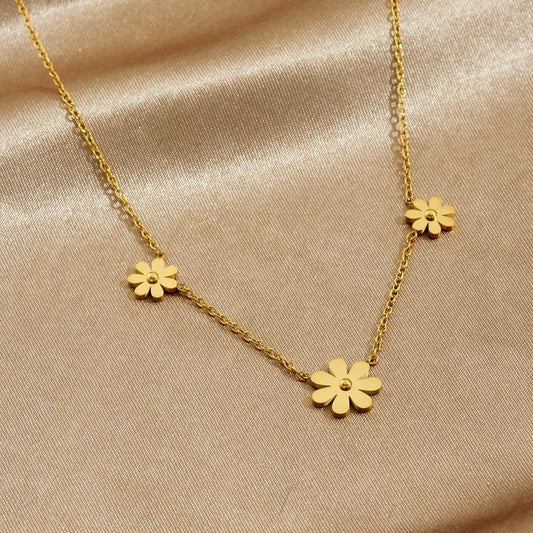 Trio Fleur Dainty Necklace