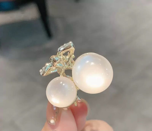 Frosted Cherry Claw Clip