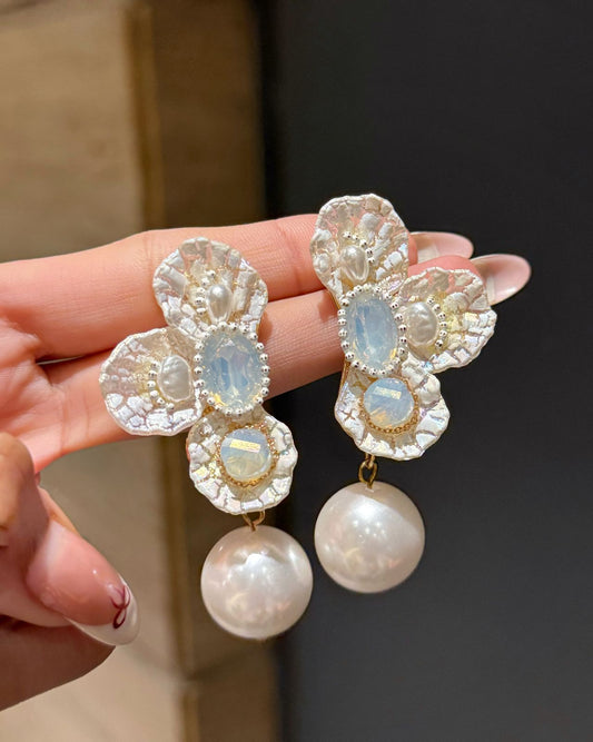 Isabella Dreamy Pearl Earrings