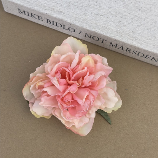 She’s blushing! Hair Clip