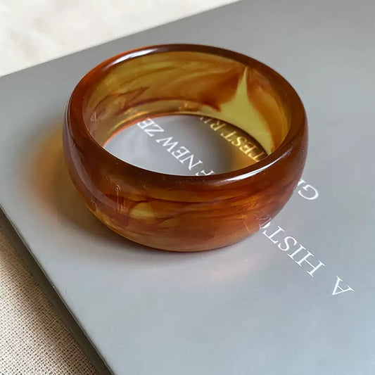 It Girlresing resin bangle