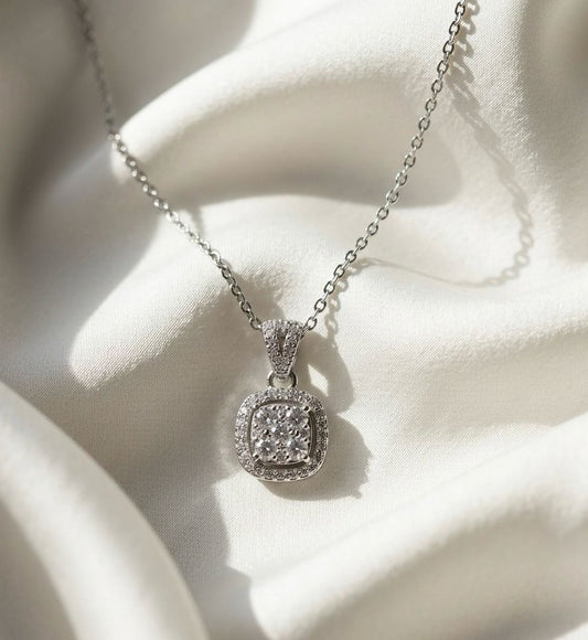 Dainty Dreamgirl Necklace