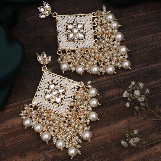 Hoor Kundan & Pearl Earrings
