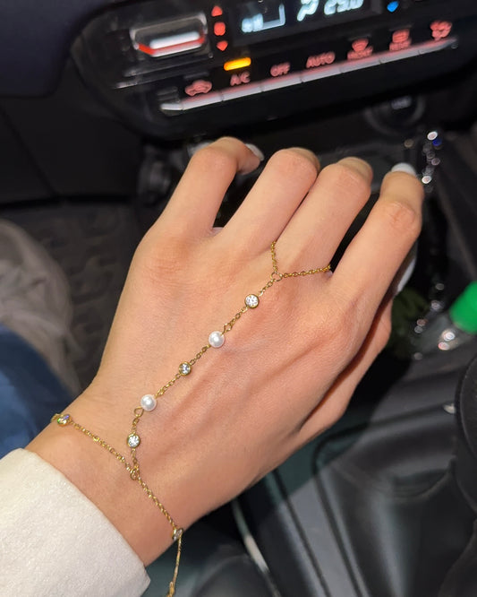 Pearl & rhinestone Hand Chain