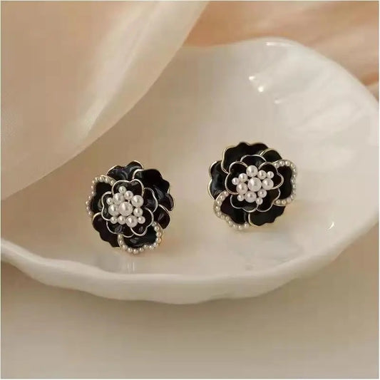 Royal Rose Earrings- black