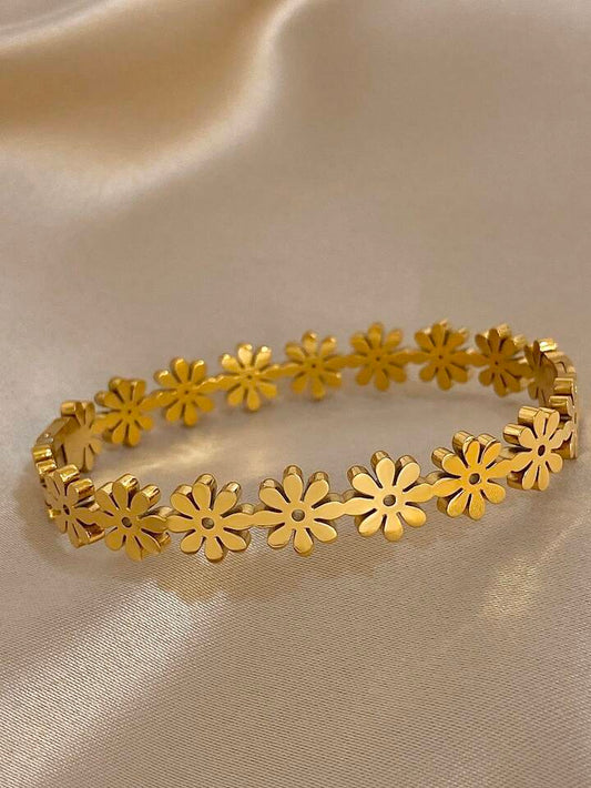 Twinkling Florets Cut-out Bracelet