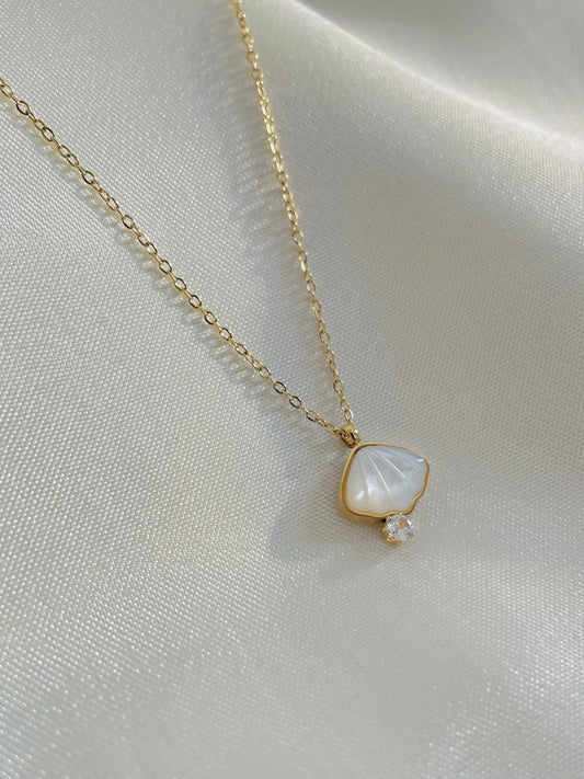 Sea Shell Necklace [18k gold plated]