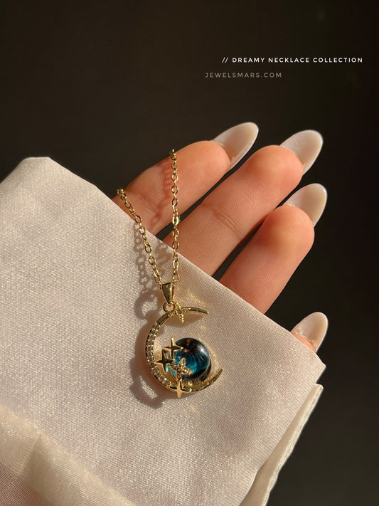 Dreamy Moon Necklace