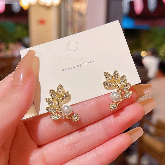 Minimal Leaf Pearl Korean Earrings