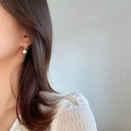 Minimal Pearl Detailed Earrings