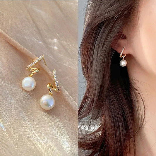 Minimal Pearl Detailed Earrings