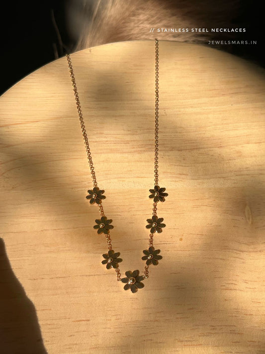 Daisy Necklace (stainless steel)