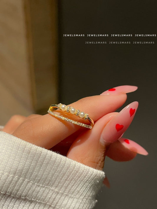 Megan Pearly Tiara Ring