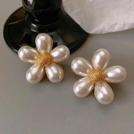 Pearl Daisy Earrings