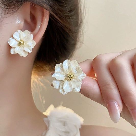 As Pretty as Daisy Earrings