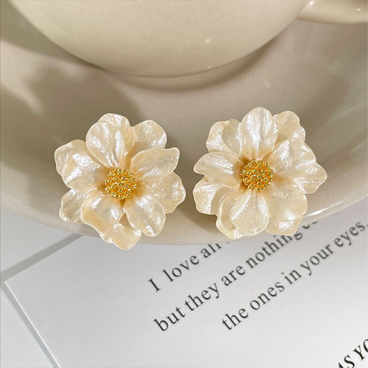 As Pretty as Daisy Earrings