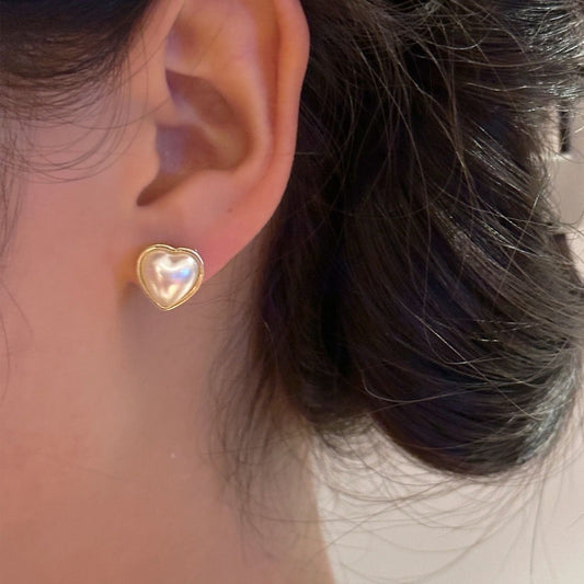 Minimal Pearl Heart Earrings