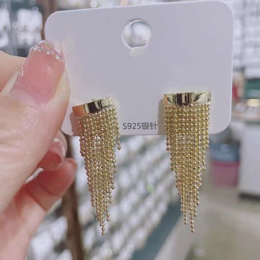 It’s raining gold! Earrings